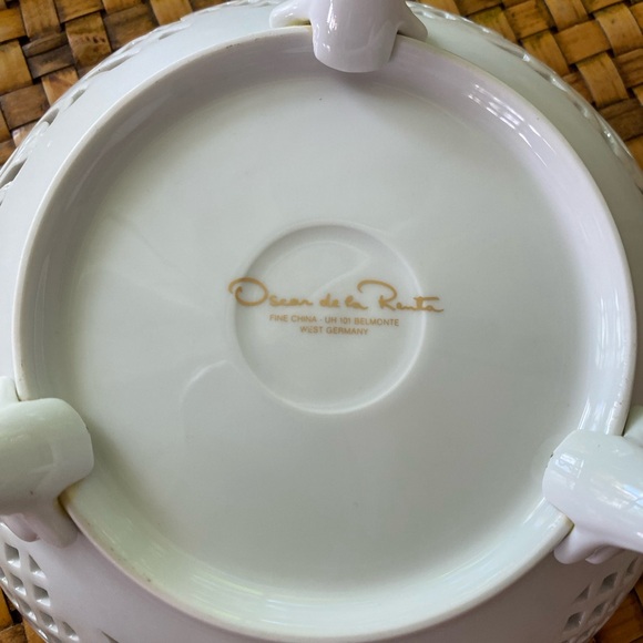 Oscar de la Renta White Lattice Work 7” Footed Plate Bowl - Picture 3 of 5